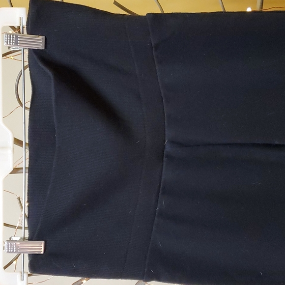 Fabletics black fold over Capri workout pants - Picture 3 of 6